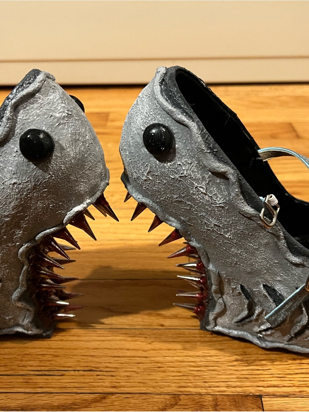 RARE Unique Shark Heelless Horror Custom Heels, size 5-6 - Picture 2 of 6